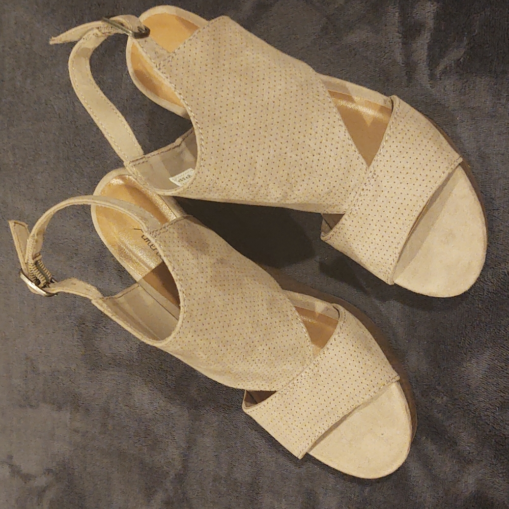 American Eagle wedges Size 7 1/2.